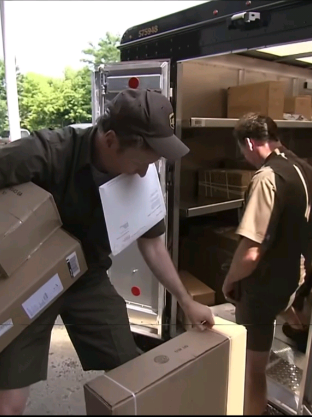 Conan Becomes A UPS Deliveryman | Late Night with Conan O'Brien #LateNightWithConanOBrien #BobOdenkirk #ConanOBrien #LateNightWithConan #LateNightTV #TalkShow #BestOfConan #ClassicConan #ConanMonologue #FunnyMoments #CelebrityInterview #fyp 