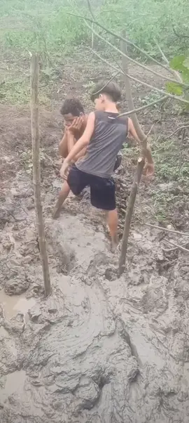 Menino trocando o tio! 