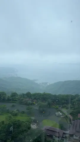 This feeling 🌧️🥺 #rain #tagaytay #tagaytaystaycation #smdc #taal #taalvolcano 