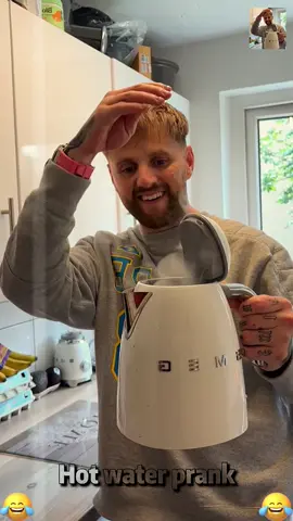 Hot water prank #fyp #tiktok #Foryou #funny #funnyvideos #videos #prank #tik_tok #❤️ #happy 
