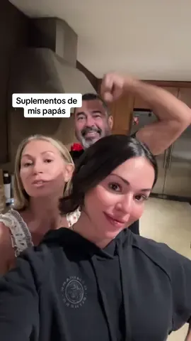 Papi está guillaoo porque sus estudios salieron perfectos jaajjajaja todos los productos son de pescience (enlace en mi perfil GABSFIT para 10%) #familia #puertorico #pescience #fyp #parati @PEScience 