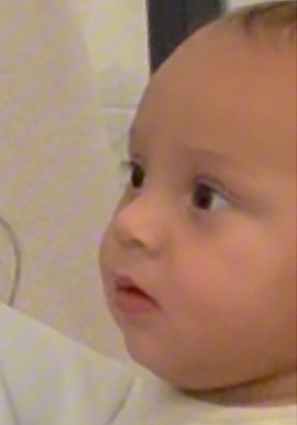 His facial expression 😭😂😂😂 @Zaza @Sachi 🌸 #larobenz #zaza #viral #babies #lilversachi 