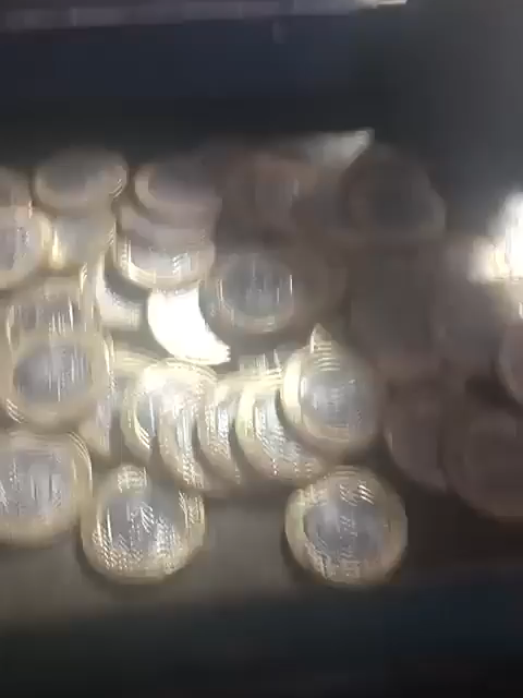 Fábrica de moedas de 1,00 R$  na comunidade da vila Kennedy C.V 📷📷 Agr fedeu os cr aprendeu a fazer dinheiro meu amigo 📷📷