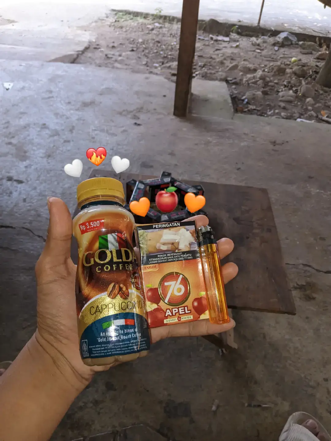 Bahan-bahan: - 250 gram tepung terigu - 1/2 sendok teh garam - 1/4 sendok teh baking powder - 1/4 sendok teh baking soda - 1/2 sendok teh gula pasir - 250 ml air - 1 butir telur - Minyak goreng untuk menggoreng Bahan isi: - Telur ayam - Daging sapi atau ayam cincang - Bawang merah cincang - Bawang putih cincang Garam - Merica - Kecap manis Cara membuat: 1. *Membuat adonan*: Campurkan tepung terigu, garam, baking powder, baking soda, dan gula pasir dalam sebuah wadah. Tambahkan air sedikit demi sedikit sambil diaduk hingga adonan tercampur rata. 2. *Menambahkan telur*: Tambahkan telur ke dalam adonan dan aduk hingga rata. 3. *Mengistirahatkan adonan*: Istirahatkan adonan selama 30 menit hingga adonan menjadi elastis. 4. *Membuat isi*: Campurkan telur ayam, daging sapi atau ayam cincang, bawang merah cincang, bawang putih cincang, garam, merica, dan kecap manis dalam sebuah wadah. Aduk hingga rata. 5. *Menggoreng martabak*: Panaskan minyak goreng dalam wajan dengan api sedang. Tuang adonan ke dalam wajan dan putar hingga adonan menjadi bulat. 6. *Menambahkan isi*: Tambahkan isi ke dalam martabak dan lipat martabak menjadi bentuk segitiga atau persegi. 7. *Menggoreng martabak*: Goreng martabak hingga matang dan berwarna keemasan. 8. *Menyajikan*: Sajikan martabak hangat dengan saus atau kecap manis. Tips: - Pastikan adonan martabak elastis dan tidak terlalu kental atau terlalu encer. - Jangan menggoreng martabak dengan api yang terlalu besar karena dapat membuat martabak menjadi gosong. - Martabak dapat diisi dengan berbagai jenis isi, seperti daging sapi, ayam, atau sayuran. #moots? #76apel #🍎 #golda #4u #fypage #bcaxyz 