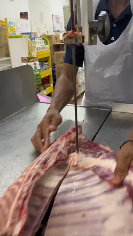mutton bone#mutton #muttonbone #butchers #cuttingskills #fyp 