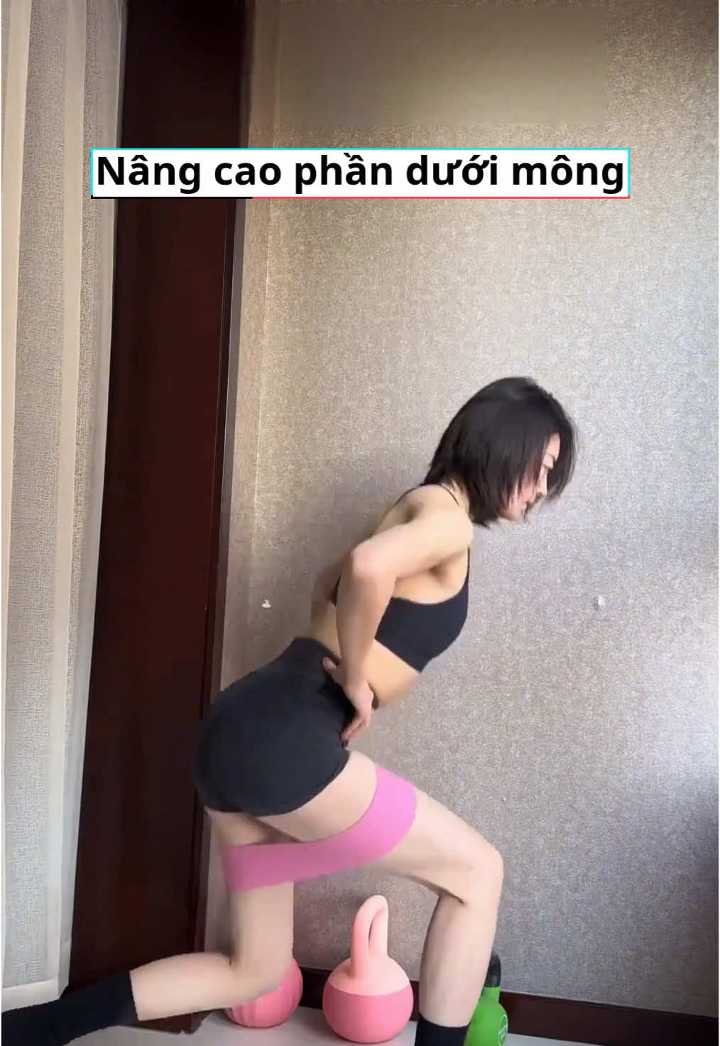 Bạn có thể có được vòng ba săn chắc như mong muốn bằng cách thực hiện các bài tập sau chỉ với dây kháng lực.