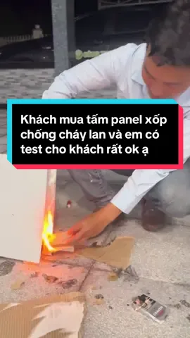 Khách mua tấm panel xốp chống cháy lan và em có test cho khách rất ok ạ #nhalapghephuyhung03 #thicongpanel #nhatienche #nhapanel #ecohuyhung #nhatienchepanel #vachpanel #nhahiendai #tampanel #cungcappanel 