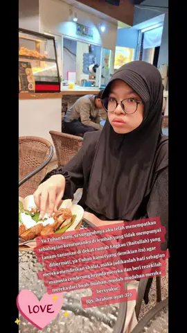 Ya Tuhan kami, sesungguhnya aku telah menempatkan sebahagian keturunanku di lembah yang tidak mempunyai tanam-tanaman di dekat rumah Engkau (Baitullah) yang dihormati, ya Tuhan kami (yang demikian itu) agar mereka mendirikan shalat, maka jadikanlah hati sebagian manusia cenderung kepada mereka dan beri rezekilah mereka dari buah-buahan, mudah-mudahan mereka bersyukur. -surat-ibrahim-ayat-37