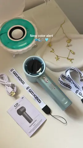 OMG! mint blue color is giving “The summer i turned pretty” vibe 🌊🐚🫧 #goojodoq  #turbofan #portablefan #minifan  #miniportablefan #portablefan #mintblue 