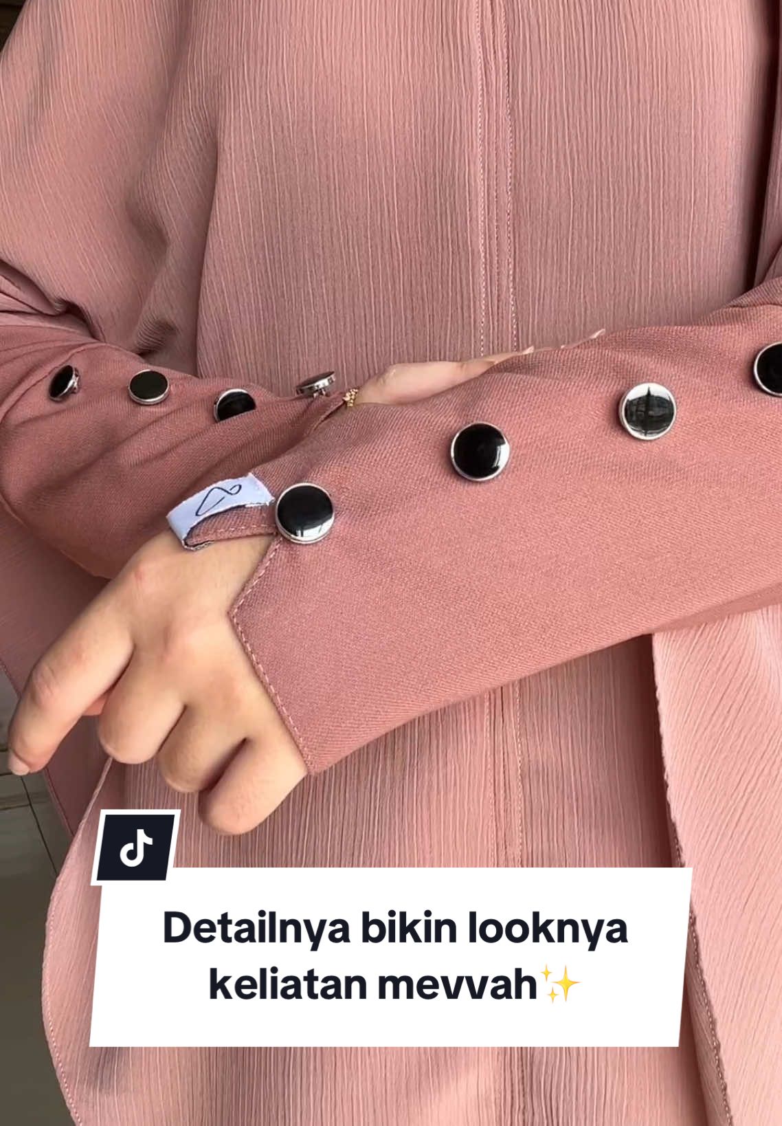 abaya ini cakeup, trus keliatan kek muahaall😬 padahal harganya affordable 💸 coba cek keranjang kuning🛍️ #fyp #pakesundara #sundaraexclusive #abaya #abayakekinian #abayakancing #khimarbandana #khimar 