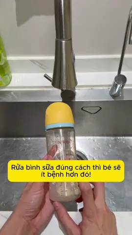 🍼Rửa bình sữa đúng cách cũng sẽ giúp bé.. đỡ bị bệnh hơn đó. Ba mẹ đã rửa bình sữa cho bé đúng cách chưa?! #meochamcon #binhsuachobe #vesinhbinhsua #beyeu 