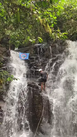 Di kabupaten batang ada lho curug yg bagus banget dan bisa buat kegiatan canyoning #fyp #curug #canyoning 