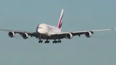 ✈︎ Emirates A380 ✈︎ Final Approach ✈︎ #aviation #airplane #geek #aircraft #viral_video #pilot #airport #plane #airbus #boeing #fypdong #fypsounds #videoviral #💫 #fyp 