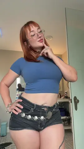 Should I start making dance videos again? I kinda miss them :3 
