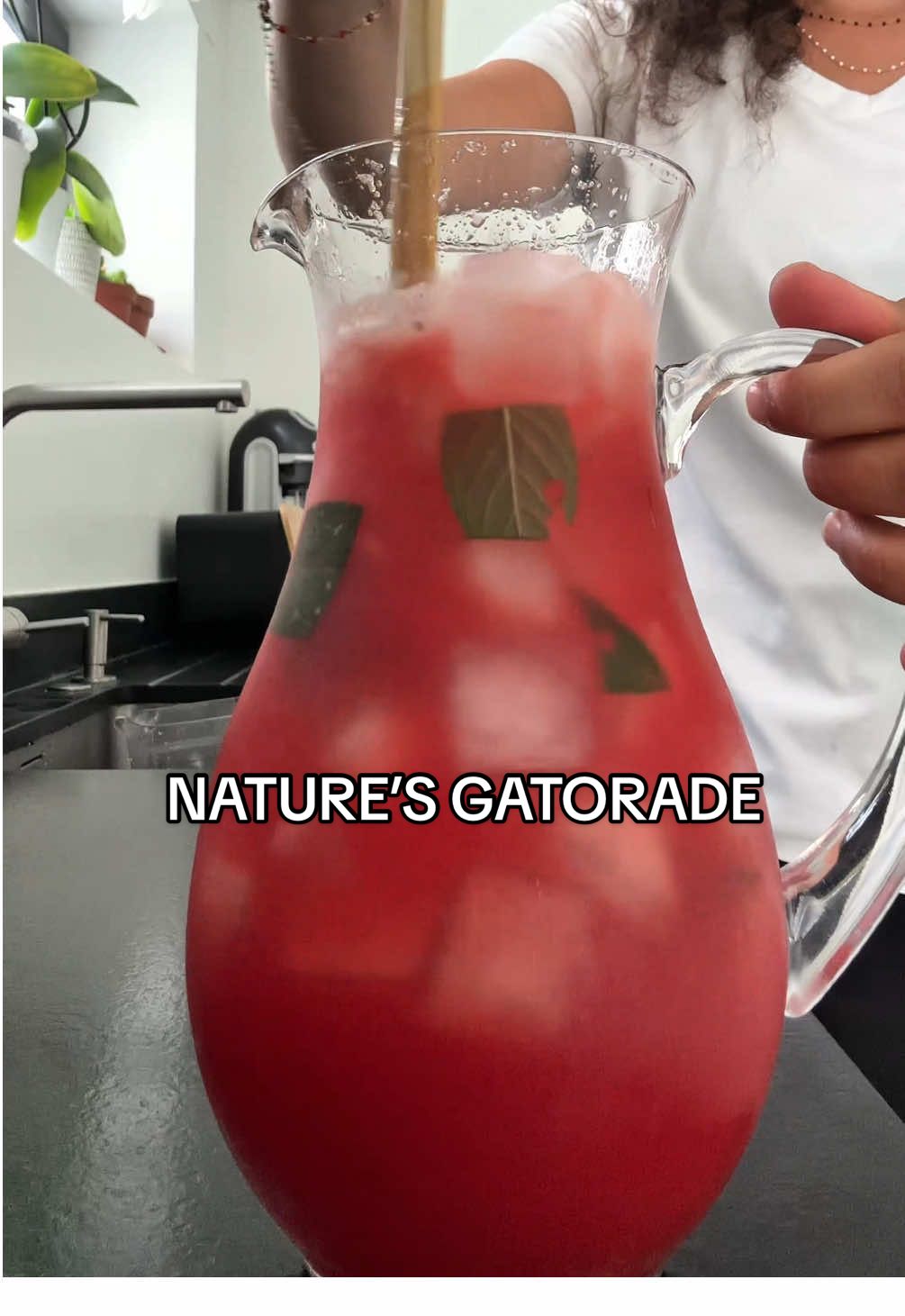 Ditch the toxic ingredients and make nature’s Gatorade instead !!  - watermelon - maple syrup or raw honey - sea salt - ice - fill up with coconut water if you want - option to add mint leaves Blend and enjoy :) #naturesgatorade #homemadegatorade #electrolytes 