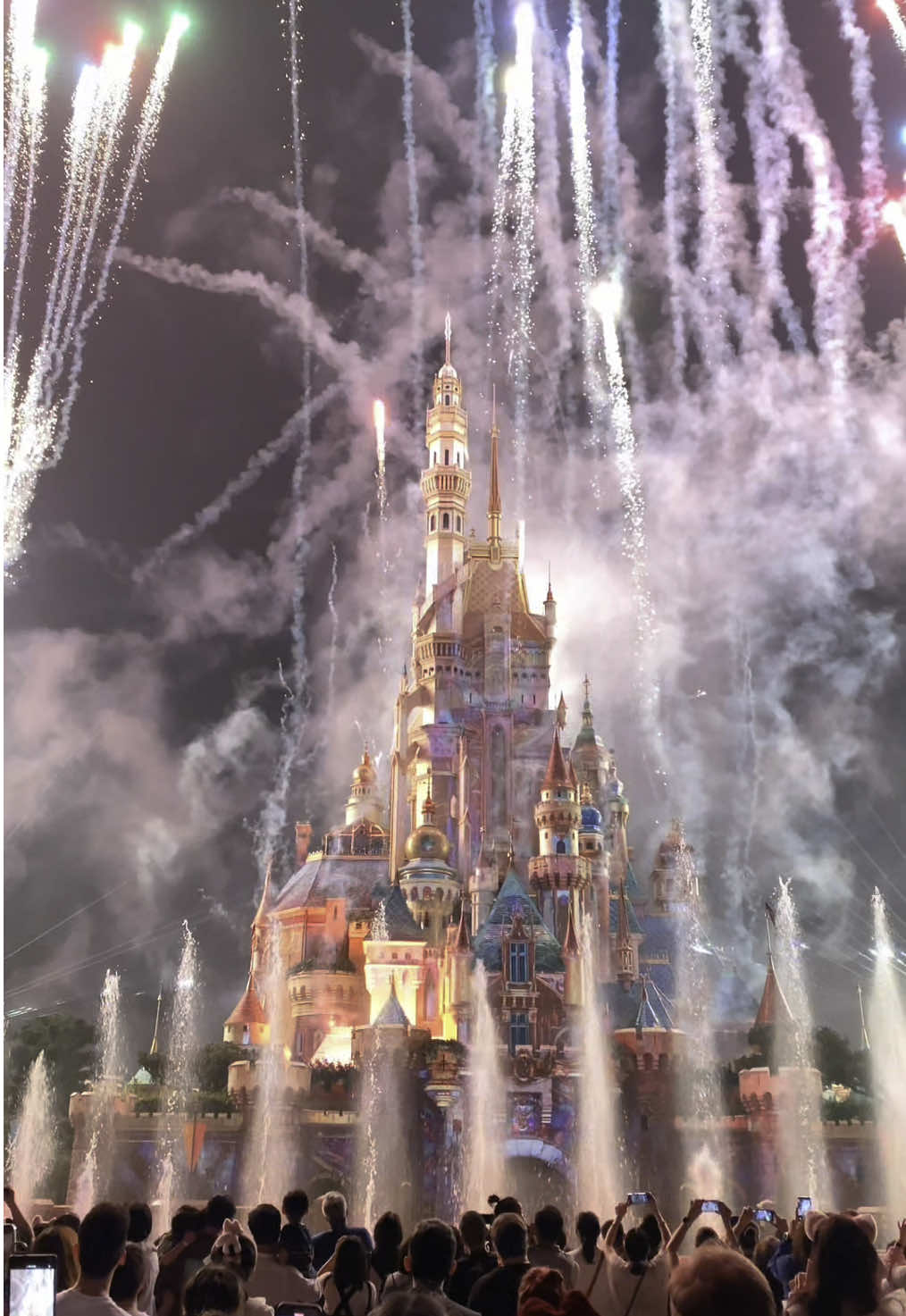 ✨💖🎆 #disney #disneyland #disneylandhongkong #hongkongdisneyland #hongkong #disneylandfireworks #fyp