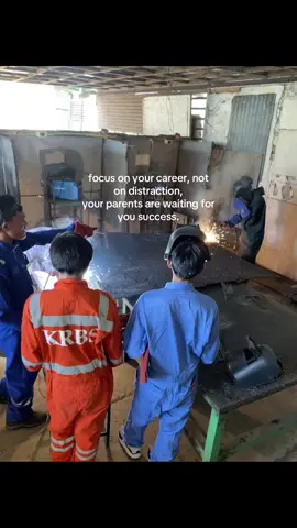 focus on your career, not on distraction, your parents are waiting for you success #tvl #tvlsmaw #smaw #shieldedmetalarcwelding #welding #technicalvocationallivelihood #smawstudents #welder #students #nc2smawtraning #thatssotrue 