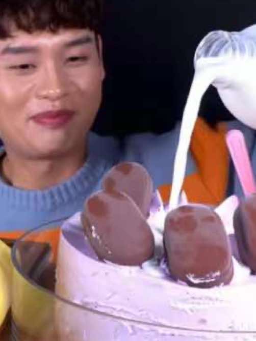 Dubai Chocolate Cake With Blueberry Cake MukBang! #asmr #mukbang #bonggil #asmrsegments #food #asmrfood #foodblogger #FoodLover #koreanfood #satisfyingeats #tiktokfood #explore #yummy 