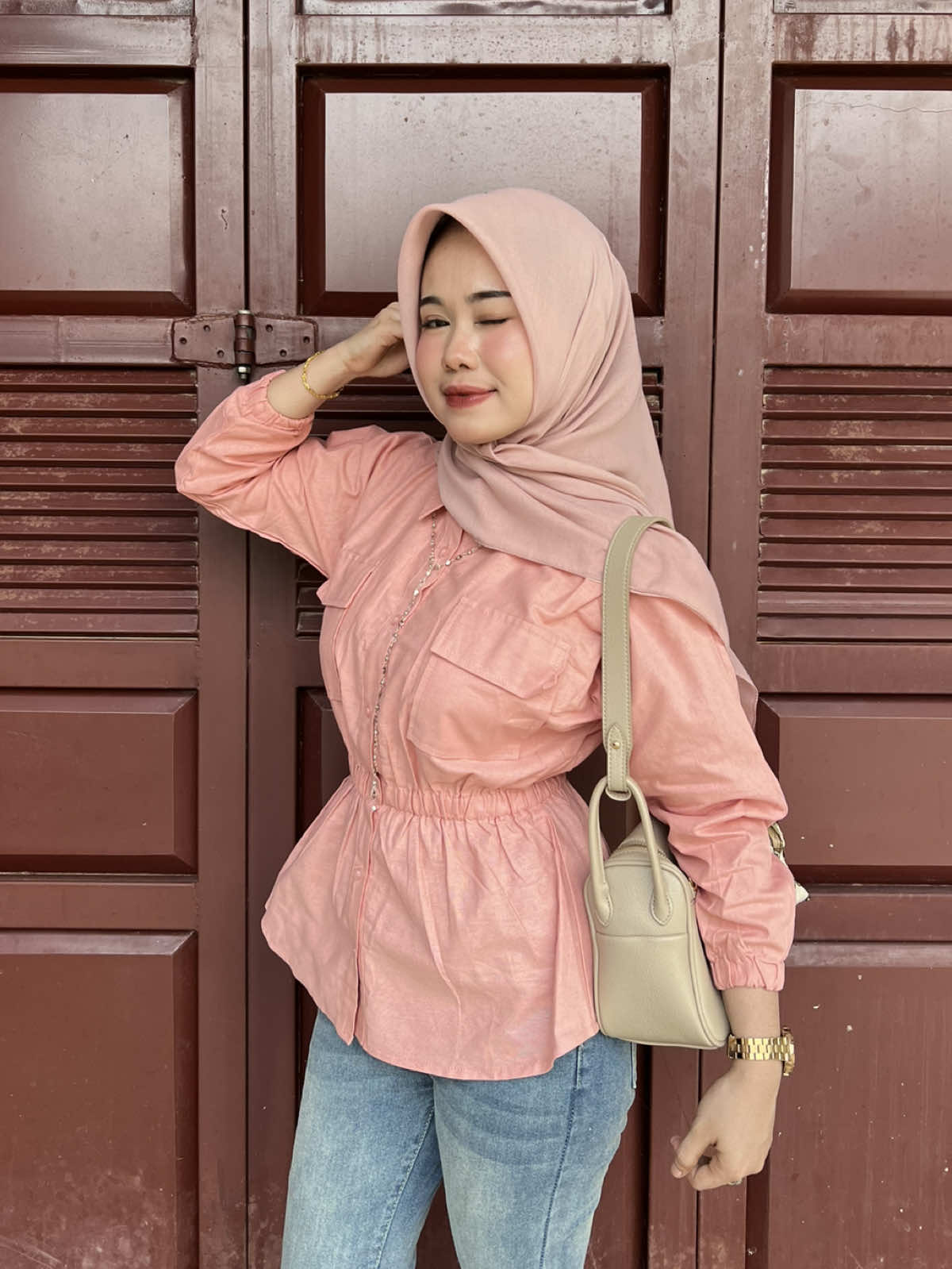 atasan cakep bgt!!#ootdhijabstyle #ootdhijab #outfitideas #ootdfashion #kemejafitbody 