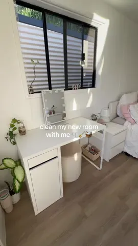 i’m a pig 🐷 #fyp #foryoupage #newbedroom #cleanwithme #cleanmyroom #bedroomtour #viral #girlhood #relatable 
