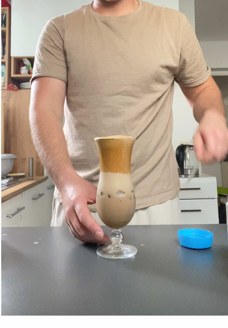 #icedcoffee #nescafe #cafe #espresso #HomeCafe #icecream #asmr #foryou #homebarista 