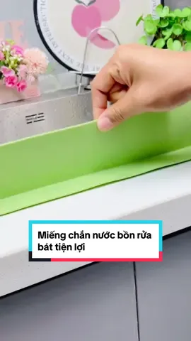 Miếng chắn nước bồn rửa bát tiện lợi. #miengchannuoc #miengchanbonrua #miengsiliconchannuoc #giadungthongminh #tienichgiadinh #giadungtienich #dodunggiadinh #dodungtienich #xuhuongtiktok #viral #datnoitro 