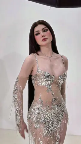 VỚI EM MAY MẮN CHÍNH LÀ ĐƯỢC CẠNH BÊN ANH NGƯỜI EM YÊU 🧡. #LilyChen #LilyChen9119 #xuhuong #missgrandvietnam #everyone 