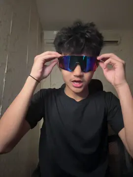 eeeh eeh pake dulu kacamatanyaa😎