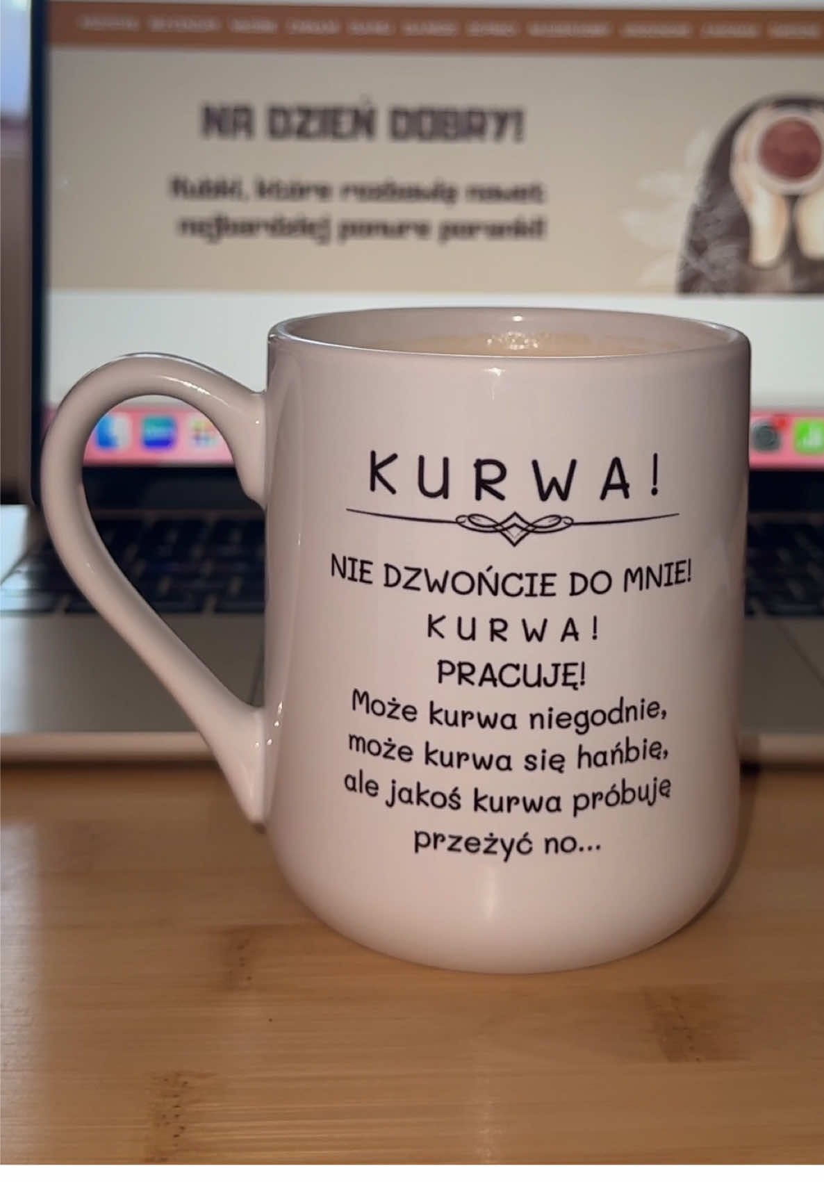 Powiedz to kubkiem, nie krzykiem ☕😤” Bo czasem jedyne, co trzyma człowieka w pionie, to kawa i sarkazm 😅 Oznacz znajomego, który zasługuje na ten śmieszny kubek do pracy 🎁 Idealny kubek z napisem na prezent albo do biura 👩‍💻 #KubekDoBiura #KubekZNapisem #KubkiBezCenzury #ChamskieKubki „Скажи це кружкою, а не матом ☕🤐” Бо іноді кава й сарказм — це все, що нас рятує 😄 Познач друга, якому потрібна така смішна чашка для роботи 🎁 Ідеально як подарунок або для офісу 👨‍💻 #КружкаЗНадписом #ПодарунокДляКолеги «Скажи это кружкой, а не криком ☕🙃» Иногда только кофе и сарказм помогают выжить 😅 Отметь того, кому срочно нужна такая прикольная кружка на работу 🎁 Идеальный подарок с надписью для офиса 👩‍💻 #КружкаСНадписью #ПодарокНаРаботу
