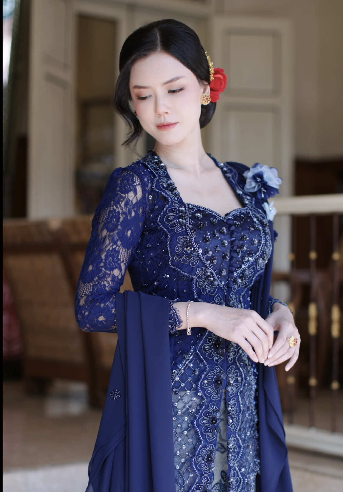 Kebaya bukan hanya milik bangsawan, bukan pula milik masa lalu. Kebaya adalah milik setiap perempuan indonesia dari mana pun asalmu, apapun ceritamu. Selamat Hari Kebaya Nasional Kebaya dari @IvoryStudio  #harikebayanasional 
