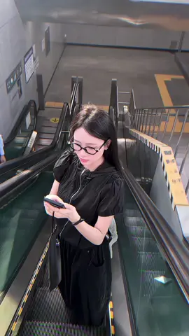 Phông bạt lớn nhất của bản thân đó chính là sự vui vẻ và tích cực, nhưng thật ra bên trong đã vụn vỡ rất nhiều. Mình sẽ cố, cố đến khi không thể được nữa thì thoi :)) #ngọclee #seoul 