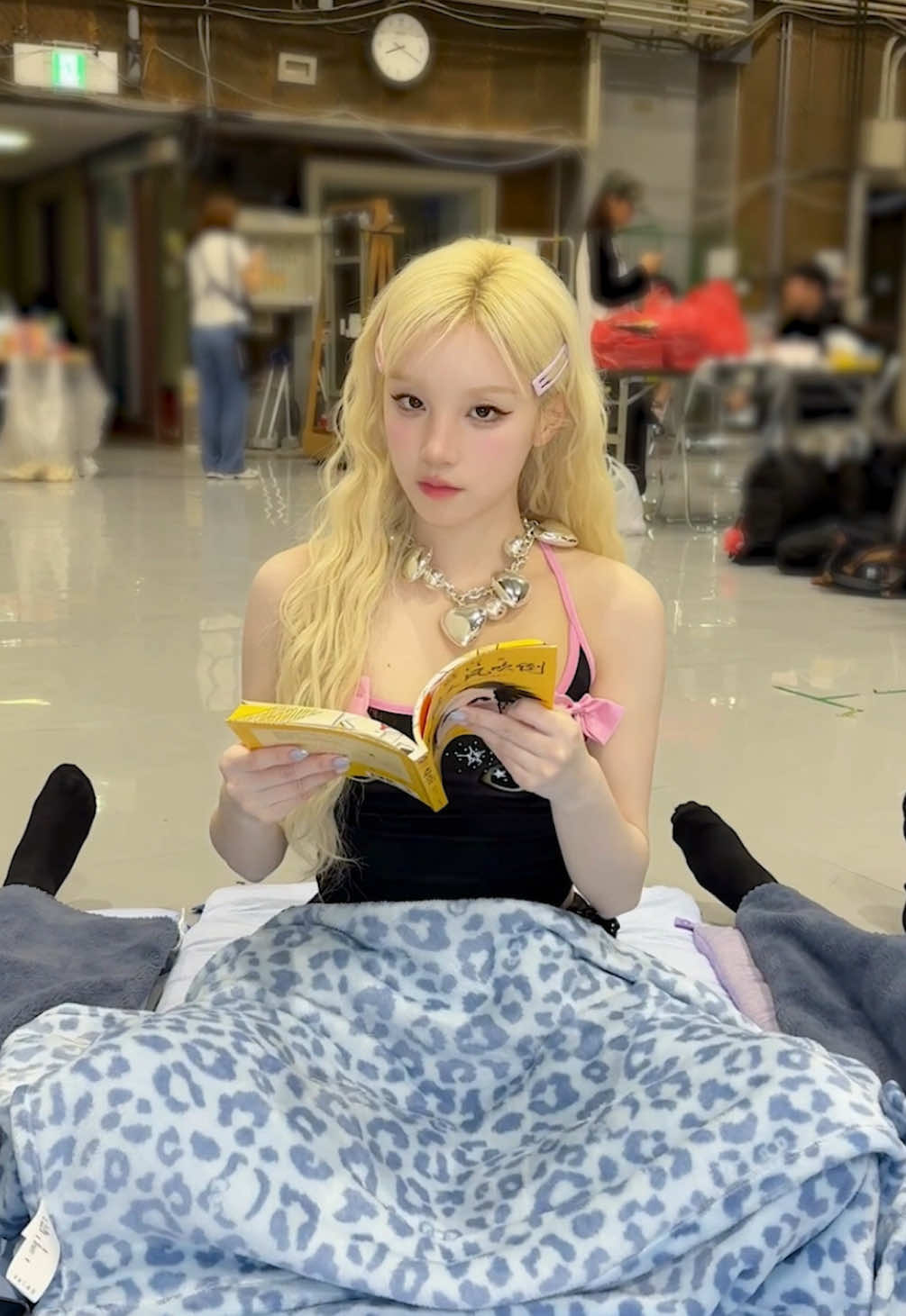 YUQI in silent mode 😴 #아이들 #민니 #MINNIE #우기 #YUQI #슈화 #SHUHUA