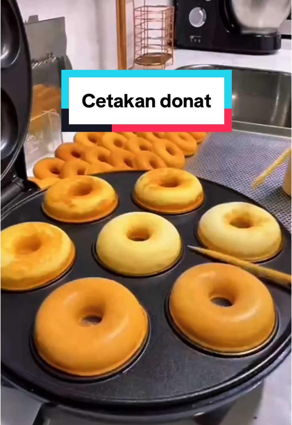 Cetak donat sendiri di rumah? BISA BANGET! Bikin donat lucu, empuk, dan aesthetic cuma pakai cetakan ini! #donutmaker #cetakandonat #donat 