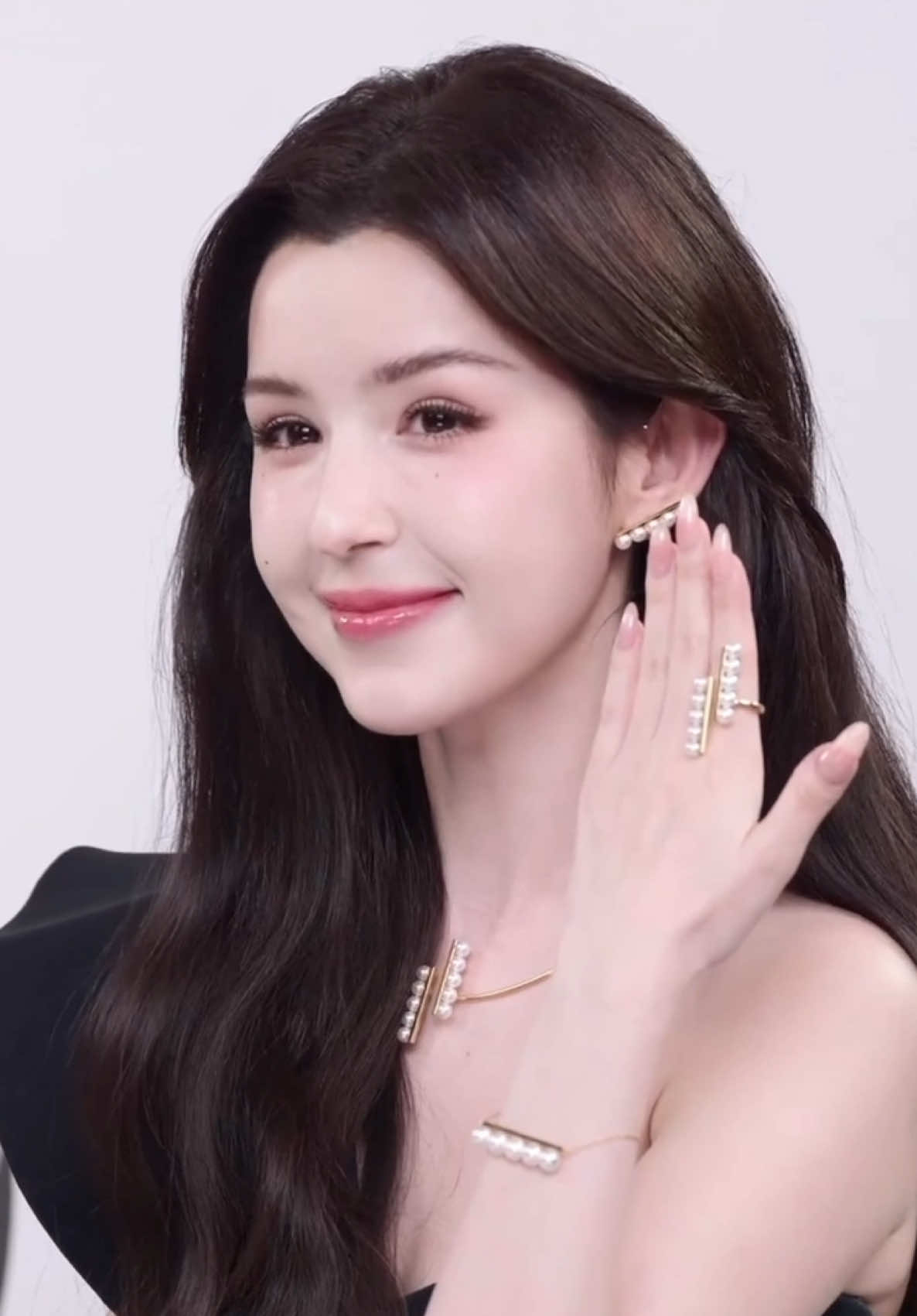 Hani trong buổi live hoạt động thương hiệu của Tasaki ngày hôm nay Xinh xẻo, trong trẻo quá ạ 🫶🏻 #CápNiKhắcTư #哈妮克孜 #Hanikezi ##xh #fyp #abcxyz #Tasaki 