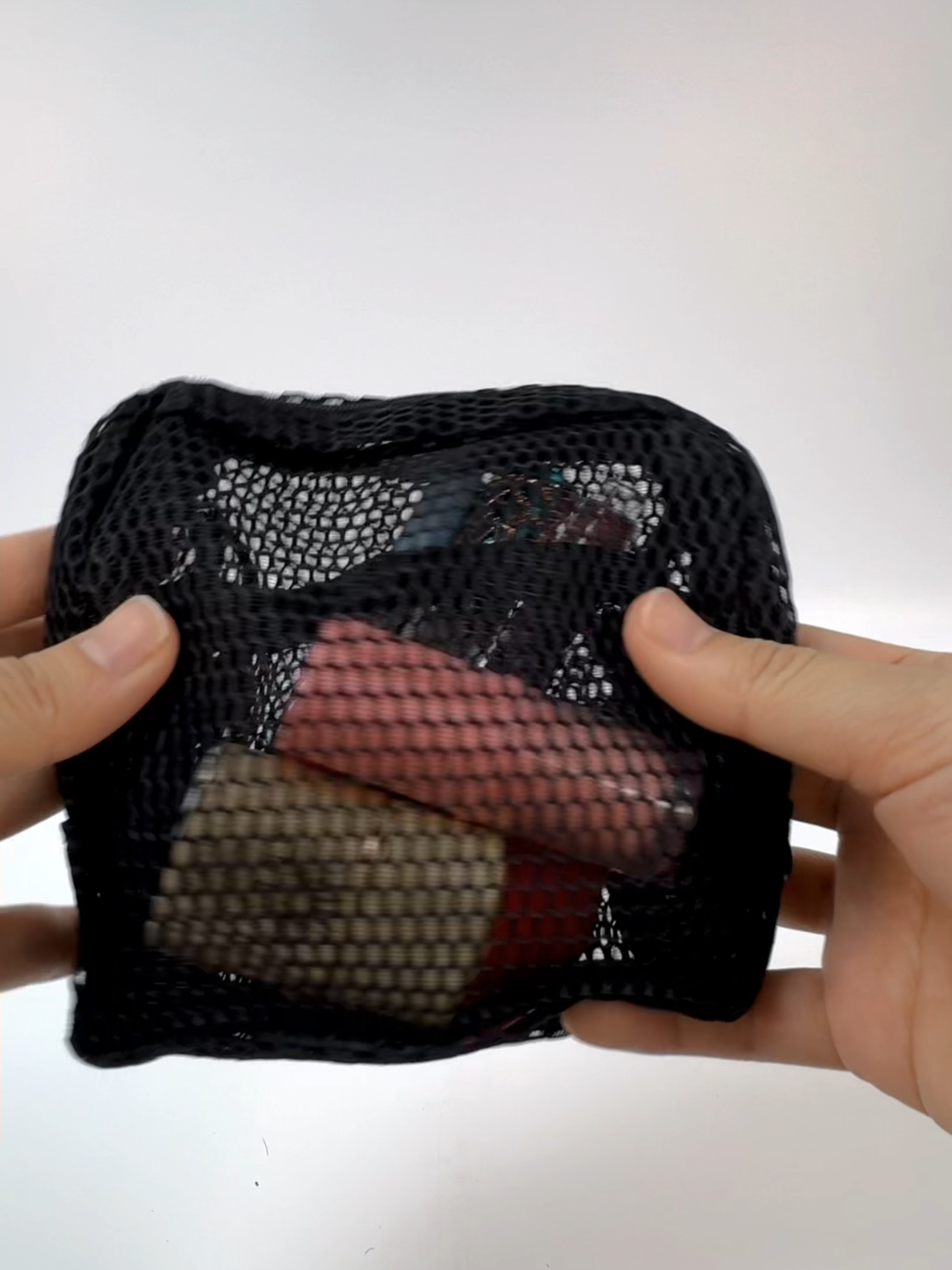Tofu small square bag/coin purse, very cost-effective The mesh material is very light, and it can hold a large capacity. It is enough for makeup, powder and lipstick storage!!! With it, the bag is no longer messy #coin purse#data cable storage#lipstick storage bag#toiletry bag#makeup bag#good things to share
