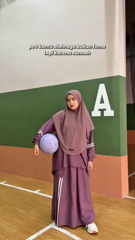 Mukmin yang kuat lebih baik & dicintai Allah daripada Mukmin yang lemah (H.R Muslim)  Inframe:  Esme sporty orchid  Flair bergo sporty russet  #bajuolahragasyari #bajuolahragamuslimah #fyp #workoutmotivation 