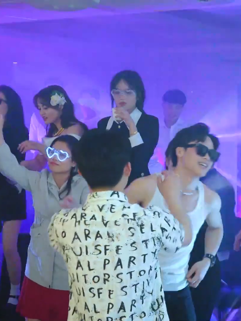 ANH NUMBER 1 & VÓ NGỰA RÊN ĐỒI CỎ NON REMIX #bannhacngoisaoviet #djnhatthien #mckun #xuhuongtiktok #ngoisaoviet #weddingtok
