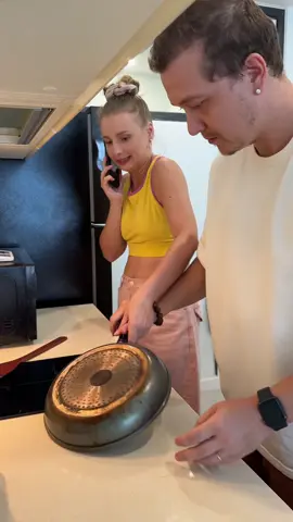 When he doesn't understand at all... #couple #comedy #funnyvideos #cooking 