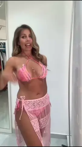 🌊✨ La tua estate comincia con MIRA! ✨🌊 Scopri la nuova Linea Mare 2025: bikini, costumi interi, copricostume e accessori pensati per farti brillare sotto il sole ☀️👙 Ogni pezzo è disegnato per valorizzarti e farti sentire unica, dalla spiaggia all’aperitivo. Eleganza, comfort e stile… tutto in uno. 👁‍🗨 Guarda il reel fino alla fine per scoprire i nostri must-have estivi! 👇 Quale look mare non può mancare nella tua valigia? Scrivilo nei commenti! 🛍️ Disponibile ora su www.mirastore.it 📦 Spedizione veloce in tutta Italia! #mirastore #lineamare2025 #beachwear #costumidabagno #bikiniaddict #summerlook #modadonna #estateitaliana #costumimoda #instafashion #styleinspo #beachvibes #reelestivi #valigiaestate 