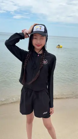 동해안 바닷가에서 초하🖤 요즘 즐겁게 보내고 있어요!  여행도 많이가고  학교생활도 열심히 하고 충전중🤍예쁜여행사진 많이 업로드 할께요 기대해주세요❤️ Choha studied hard at school these days And I‘ve been traveling a lot I‘m happily doing well I‘ll upload a lot of good photos of the travel destinations Please look forward to it. 👉Place- East Coast beach 👉Brand advertising-national geographic #정초하 #초하 #jungchoha #choha #여름 #바다 #해수욕장  #nationalgeographic #nationalgeographickids #내셔널지오그래픽 
