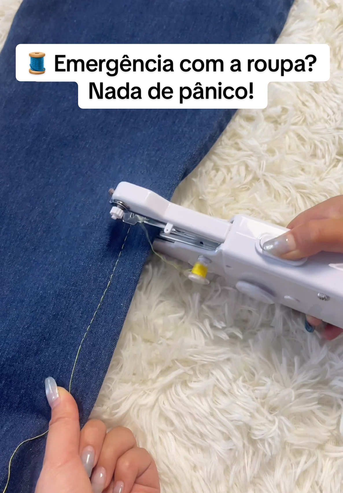 🧵 Emergência com a roupa? Nada de pânico! Com a Mini Máquina de Costura Portátil, você resolve em segundos! ✨ Compacta, sem fio e super prática: perfeita para ajustes rápidos em roupas e tecidos. Leve na bolsa, use em casa ou em viagens! 🔧 Costura fácil, acessível e na palma da sua mão! #MiniMáquinaDeCostura #CosturaPortátil #SemFio #CosturaFácil #DIY #ModaConsertos #TikTokBrasil #dafu #dafushop #dafubrasil #viral #explorar 