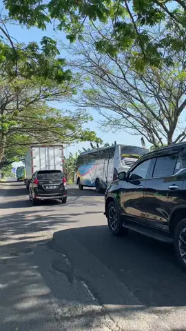 Tiba tiba dari belakang muncul sumber group 🔥 #busjawatimuran #fyp #xyzbca #viral #sumbergroup @𝗛 𝗔 𝗟 𝗟 𝗢 𝗗 𝗘 𝗘 @Massandhi @𝙊 𝙕 𝙃 𝘼 𝙊 𝙕 𝙀 𝙉 𝙂 @ꜱᴜᴛʜᴏᴍ_ʙᴀʟᴀᴘ 