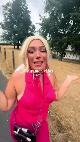 Summer vibes 🌞⛱️ 