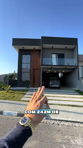 Da pra Acreditar que esse sobrado é Porteira Fechada e foi Construído em um lote de 10X25 com uma vista incrível 😍 Você Moraria com essa vista incrível ? SIM ou NÃO? Deixe sua opinião sincera nos comentários. Mudaria alguma coisa? 👇🏻 Compartilhe com alguém que você acha que irá gostar❤️ 📍Condomínio Real Park- Santa Isabel Aceita financiamento pelo banco de sua preferência  ✅Disponível pra venda  •Terreno de 250m²  •Área construída de 242m²  🛏️3 dormitórios com sacada(sendo 1 suíte ) 🚗3 vagas de garagem  🔝Localização excelente 🥩Área gourmet  🛑Energia Fotovoltaica 🏊Piscina 📲Agende sua visita pelo WhatsApp  (11) 98819-2047 📳Solicite uma simulação de financiamento sem compromisso, que te ajudaremos! Siga @nadsonaalmeida e fique por dentro dos próximos lançamentos