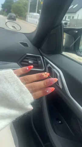 Vacation nails 🧡🌼 #nails #summernails2025 #vacationnails #Summer #fypシ #nailart #viral #makemefamous 