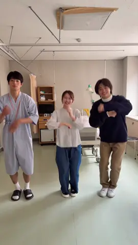 『 #世界で一番早い春 』 ୨୧‥∵‥‥∵ 嵐＆兄・広政夫婦( #清水海李 #柚来しいな )の3人で病室えっほ🏥🔎 第5話は現在配信中ですᝰ✍️ ぜひ、何度でもお楽しみください💟 　　　　　　　　　　∵‥‥∵∵‥୨୧ 見逃した方もTVerの配信でお楽しみください🤍 🎬https://tver.jp/series/srmiv64qm2h FODでも独占配信中です🍀 ♢♦第6話 放送情報🎬♦♢ 𖠇 7 月 24 日（木） ✧MBS                       毎週木曜 24：59～ ✧テレビ神奈川         毎週木曜 23：30～ 𖠇 7 月 25 日 （金） ✧チバテレ                 毎週金曜 23：00～ 𖠇 7 月 30 日（水） ✧テレビ埼玉             毎週水曜 24：00～ 𖠇 7 月 31 日（木） ✧とちぎテレビ　　　毎週木曜 23：30～ ✧群馬テレビ　　　　毎週木曜 24：00～ ♢♦ 配信情報📱♦♢  TVer、MBS動画イズムで見逃し配信1週間あり❕ FODでも独占配信中です🍀 ♢♦あらすじ💬♦♢ 晴田真帆（吉田美月喜）は大ヒット作「リバイブライン」を連載していた26歳の大人気・漫画家。 だが、漫画賞の授賞式で突然、「『リバイブライン』は私が作ったものではありません」と衝撃のスピーチをする──。 高校時代、真帆は大好きな漫画を描くためにマンガ部へ入部し、そこで先輩・雪嶋周（藤原樹）と出会う。 夢中で漫画を描く雪嶋の姿に刺激を受け、自分も漫画を描き始める真帆。しかし、ある日雪嶋の妹・紗香（大原梓）から突然の電話がかかってきて……。 それから10年、ある“後悔”を抱えたまま大人になった真帆の、衝撃的なスピーチの真意とは？そして、「リバイブライン」に隠された秘密とは―？ さらに、授賞式の後、真帆はあるきっかけで高校時代にタイムスリップしてしまい…！？ https://www.mbs.jp/sekaharu/ #藤原樹 #THERAMPAGE #大倉空人 （#原因は自分にある。） #大原梓 #日比美思 #味方良介 #世界で一番早い春 #セカハル #ドラマ特区 @たかてぃー @kairi_shimizu7 @柚来しいな 