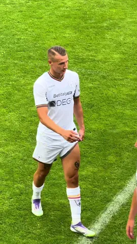 Tripletta per Francesco #Camarda al primo test amichevole disputato dal #Lecce nel ritiro di Bressanone: a quanti gol può ambire l’ex #Milan in vista del prossimo campionato di #SerieA ? 