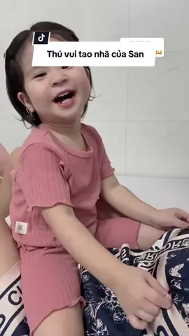 Trả lời @phuongthaobui260  ko những cã.i giỏi em còn nghịch nữa cơ ạ 😂 #conlasansan #conlasan #embe #baby #fyp 