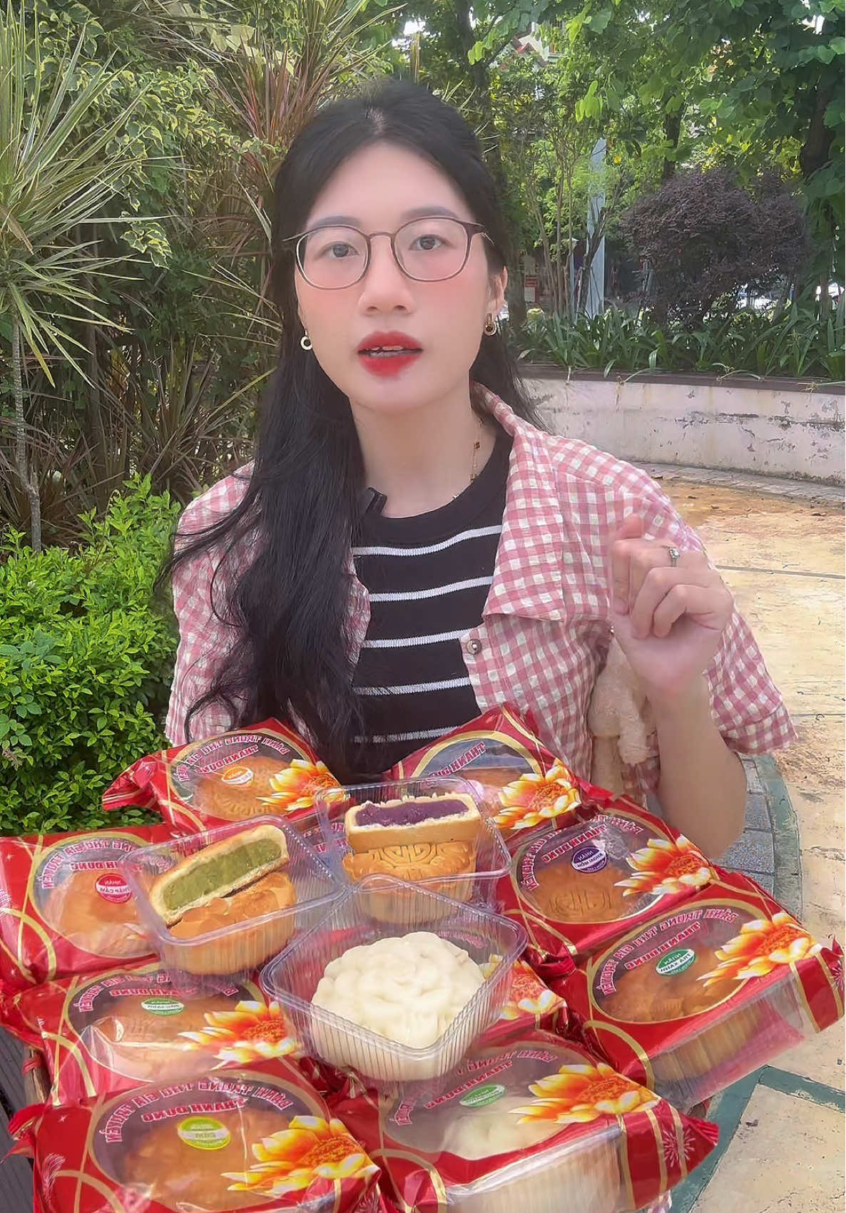 Có bánh trung thu đầu mùa rồi mấy bà ơi😍😍 #huyenbanhtrungthu #xuhuong #food #banhtrungthu #banhtrungthutruyenthong #banhtrungthuthanhdung #combo 