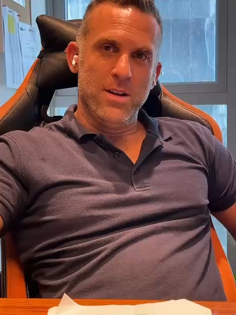 יש לכם רווחים מקריפטו – קניתם בעבר ביטקויין או כל מטבע דיגיטלי אחר אני רואה חשבון חנן אהרנפלד, מנהל מחלקת הקריפטו בפירמת ראיית החשבון בייקר טילי ישראל  אחת מפירמות ראיית החשבון הגדולות והאמינות בישראל. אנחנו מתמחים בליווי אישי למשקיעים פרטיים בעולם המטבעות הדיגיטליים, עם כל השירותים שצריך כדי לעשות סדר ולישון בשקט: ✅ גילוי מרצון – לרשות המסים, בצורה חוקית ובטוחה ✅ הכנסת כספים מקריפטו לבנקים בישראל  ✅ מיסוי מסחר – בין אם קניתם או מכרתם מטבע דיגיטלי   ✅ תכנון מס נכון – שמפחית סיכונים, וגם חוסך לא מעט כסף אז אם יש לכם קריפטו – אל תחכו. דברו איתנו בבייקר טילי, ונבנה לכם פתרון אישי, רגוע, שקוף – וחוקי לגמרי. David.v@bakertilly.co.il
